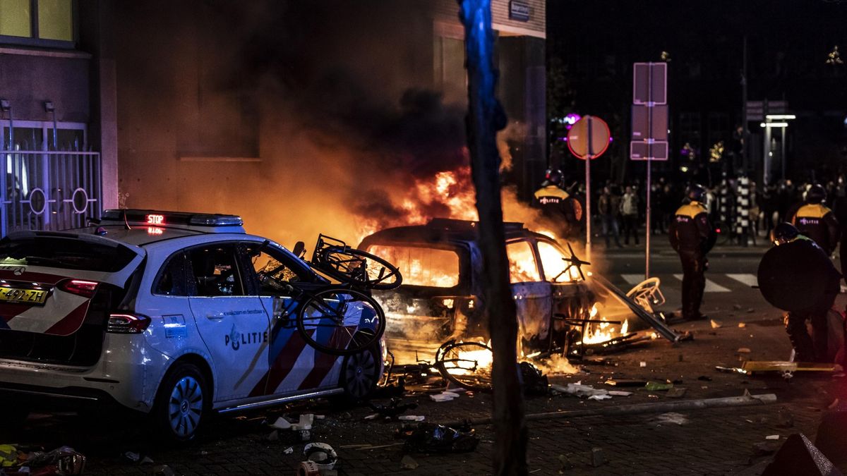 Policie rozháněla střelbou násilný protest v Rotterdamu